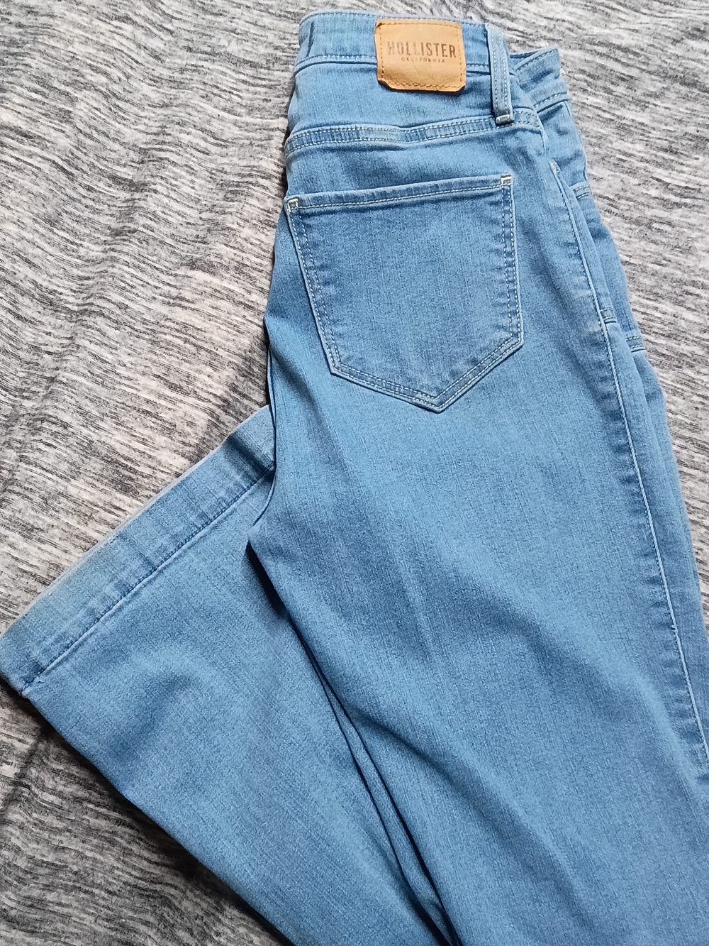 Hollister Women’s Light Wash Straight Leg Jeans